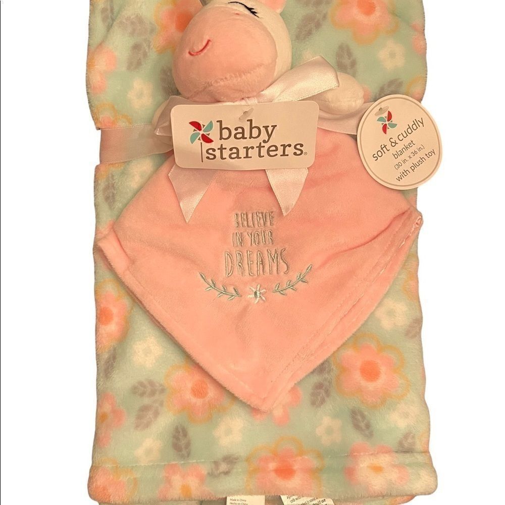 Baby starters NWT adorable baby blanket with a unicorn softee!